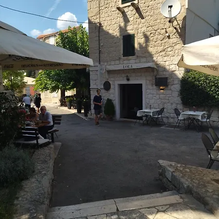 Annie's Stone & Apartament *