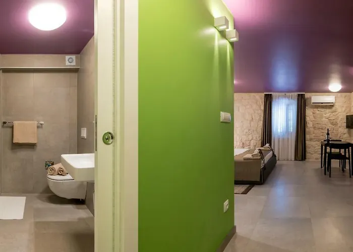 Annie's Stone & Apartament *