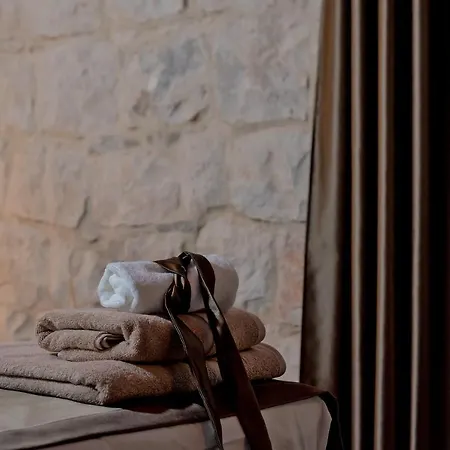 Annie's Stone & Apartment Split