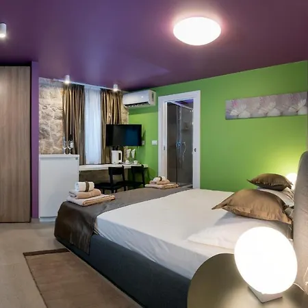 Annie's Stone & Апартаменти *