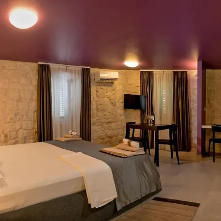 Апартаменти Annie's Stone &