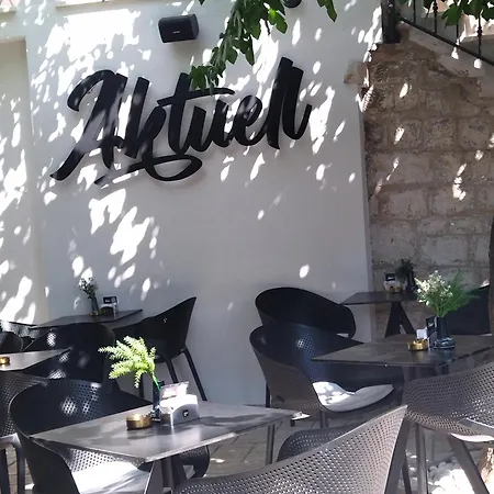 Annie's Stone & Апартаменти *