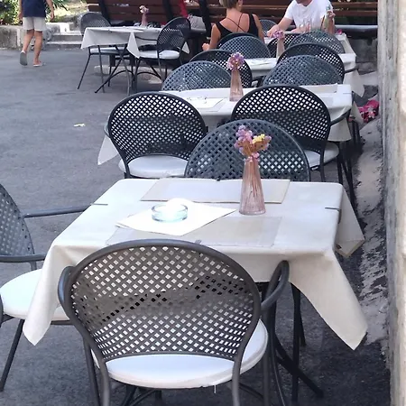 Annie's Stone & * Split