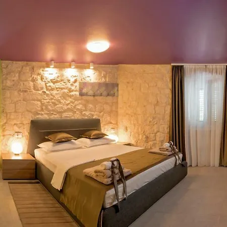 Apartment Annie's Stone & *