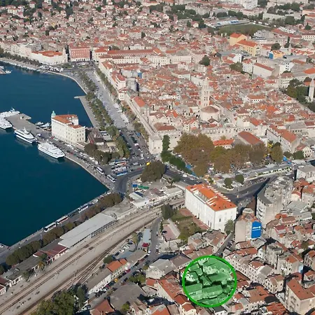 Апартаменти Annie's Stone &