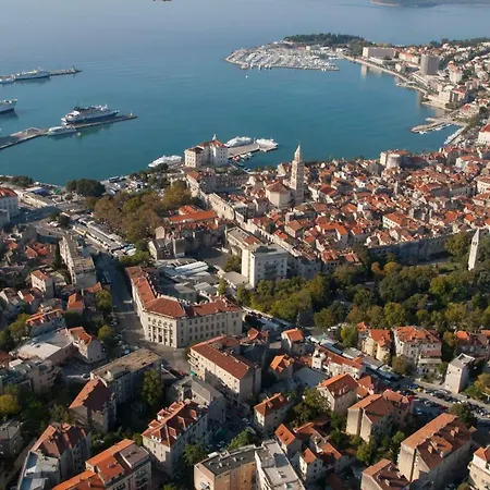 Annie's Stone & Apartment