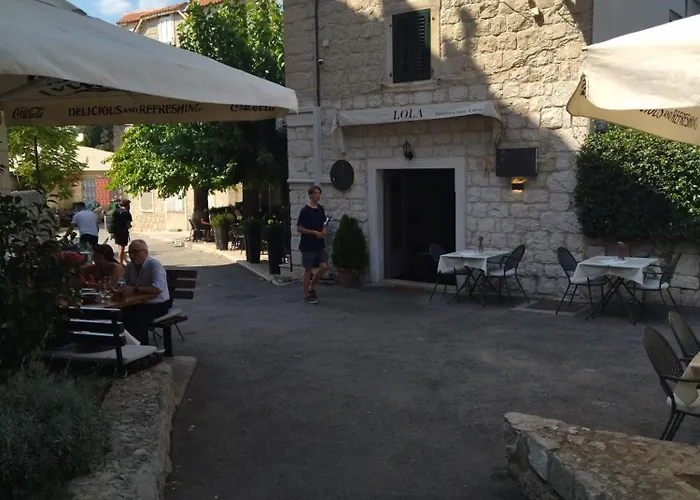 Annie's Stone & アパート *